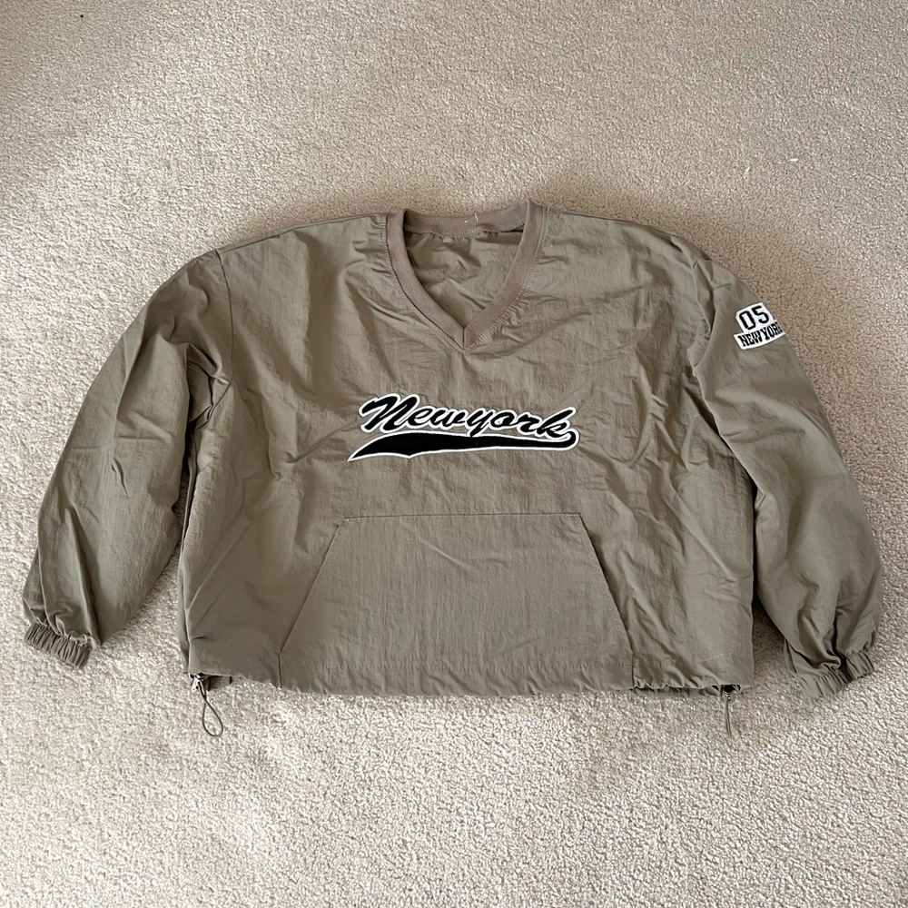 New York cropped pullover jersey top with long sleeves